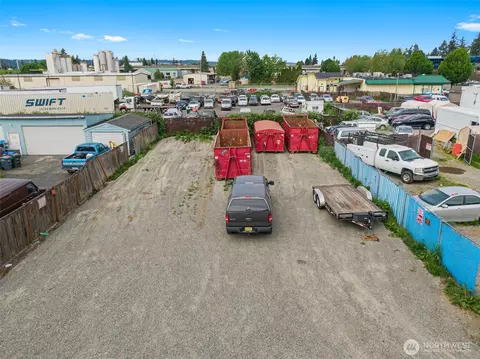 118 12th St SE, Puyallup, WA 98372