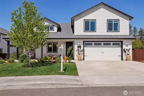 2031 E 9th St, La Center, WA 98629