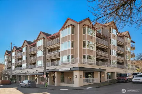 2425 33rd Ave W #402, Seattle, WA 98199