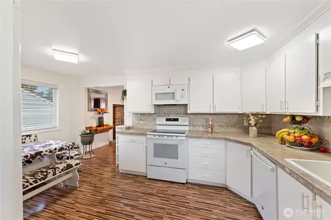 Kitchen - 10107 Meridian Ave, Everett, WA 98208 photo 2 of 3