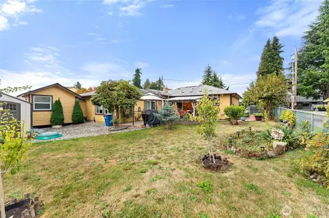 Exterior - 10107 Meridian Ave, Everett, WA 98208 photo 6 of 9