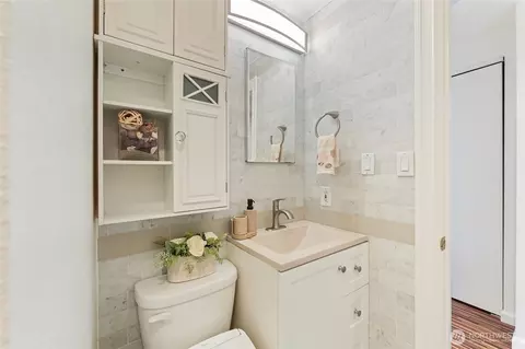 Bath - 10107 Meridian Ave, Everett, WA 98208 photo 2 of 3