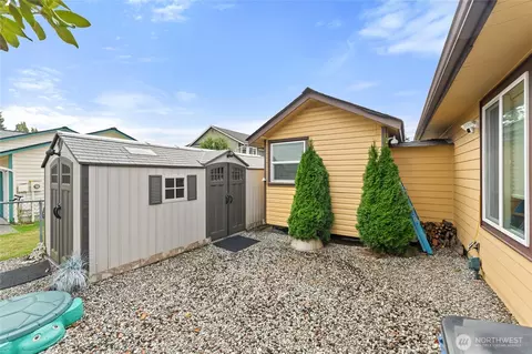 Exterior - 10107 Meridian Ave, Everett, WA 98208 photo 7 of 9