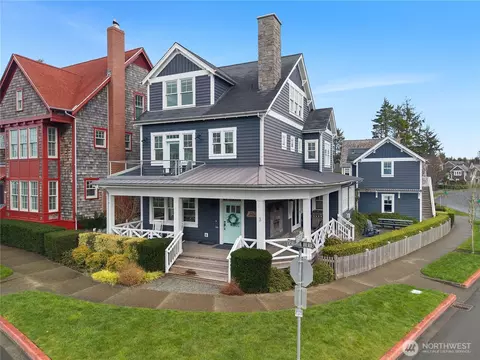 3 Campfire Ln, Pacific Beach, WA 98571