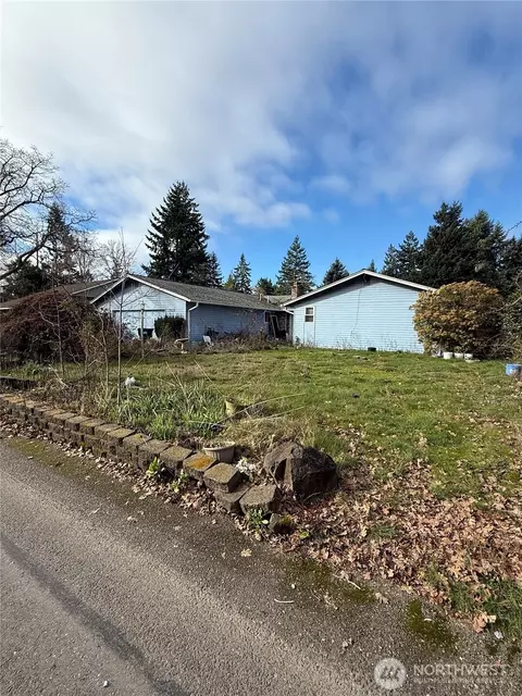 7608 90th Ave SW, Lakewood, WA 98498