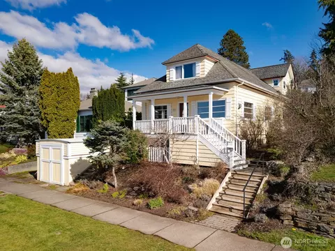 717 13th St, Bellingham, WA 98225