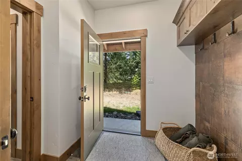 Entry Way - 291 Ruby King Loop, Cle Elum, WA 98922 photo 2 of 5