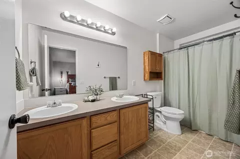 Bath - 20518 190th Ave E, Orting, WA 98360 photo 1 of 2