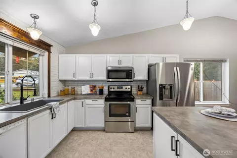 Kitchen - 20518 190th Ave E, Orting, WA 98360 photo 1 of 3