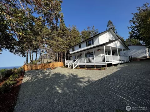 242 W Bluff Dr, Port Angeles, WA 98362