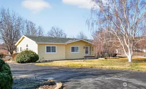 2305 Cherry Blossom Dr, Ephrata, WA 98823