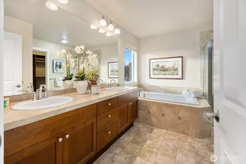 Bath - 22912 SE 43rd Dr, Bothell, WA 98021 photo 3 of 4