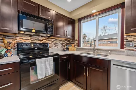 Kitchen - 624 217th St SW, Bothell, WA 98021 photo 2 of 4