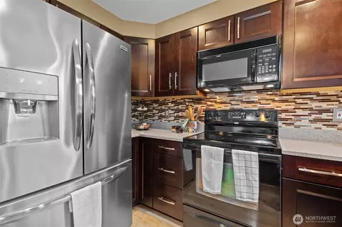 Kitchen - 624 217th St SW, Bothell, WA 98021 photo 3 of 4