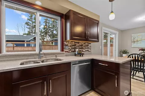 Kitchen - 624 217th St SW, Bothell, WA 98021 photo 4 of 4