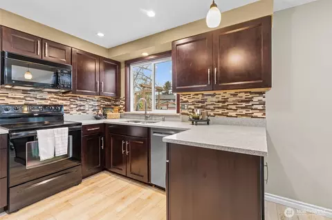 Kitchen - 624 217th St SW, Bothell, WA 98021 photo 1 of 4