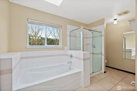 Bath - 1213 Williams Ct NW, Orting, WA 98360 photo 4 of 5