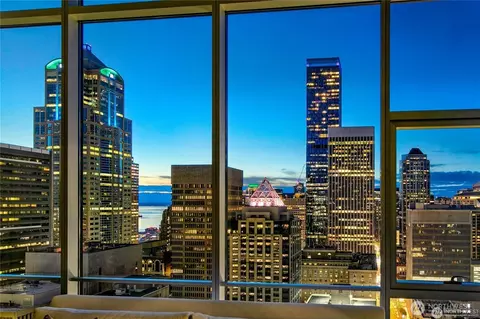 909 5th Ave #PH3, Seattle, WA 98164