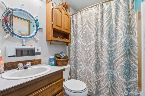 Bath - 28512 30th Ave E, Spanaway, WA 98387 photo 2 of 2