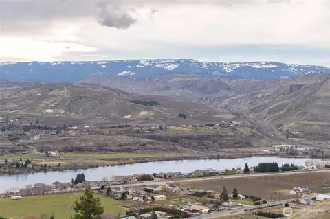 3203 10th St SE, East Wenatchee, WA 98802