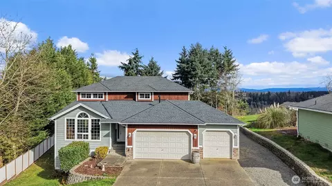 403 207th Ave E, Lake Tapps, WA 98391