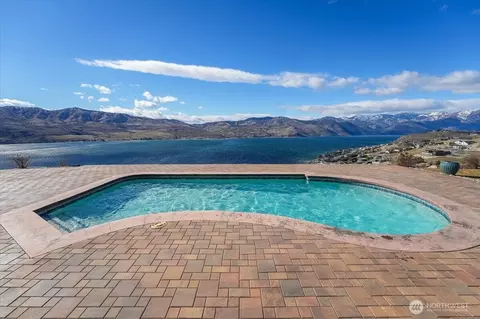 333 Highpoint Pl, Chelan, WA 98816