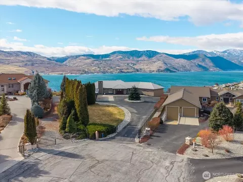 333 Highpoint Pl, Chelan, WA 98816