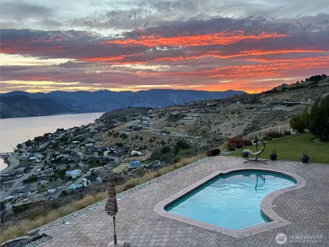 333 Highpoint Pl, Chelan, WA 98816