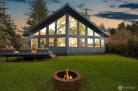 147 Octopus Ave NE, Ocean Shores, WA 98569