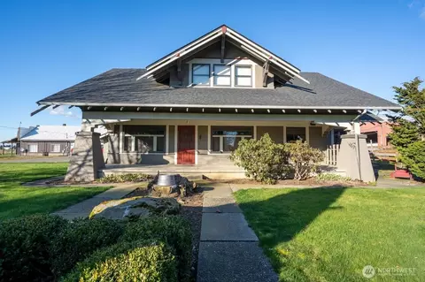 790 E Badger Rd, Lynden, WA 98264