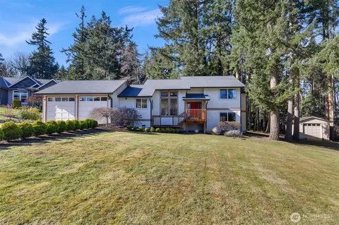 31 Arapaho Pl, Camano Island, WA 98282