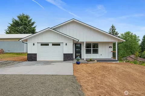 635 Elm St, Raymond, WA 98577