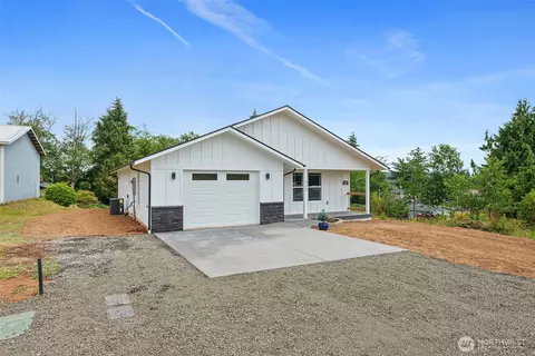 635 Elm St, Raymond, WA 98577