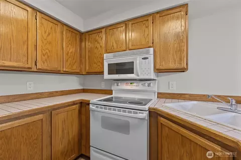 Kitchen - 19404 Bothell Way NE #B202, Bothell, WA 98011 photo 1 of 2