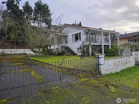 28604 Sound View Dr S, Des Moines, WA 98198