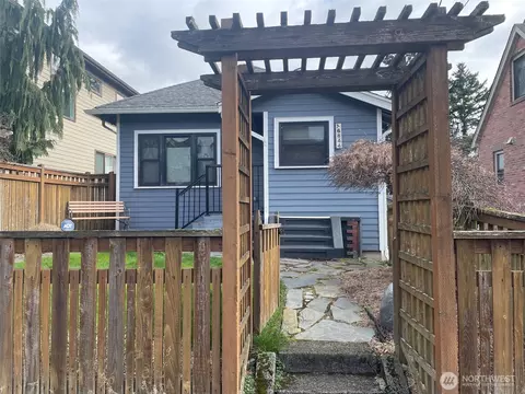 6844 18th Ave NE, Seattle, WA 98115