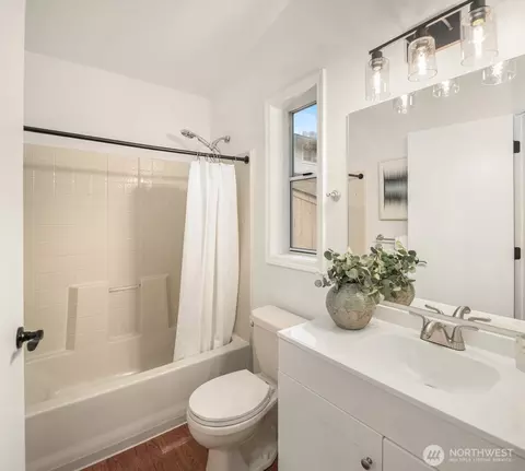 Bath - 1425 243rd Pl SW, Bothell, WA 98021 photo 2 of 5