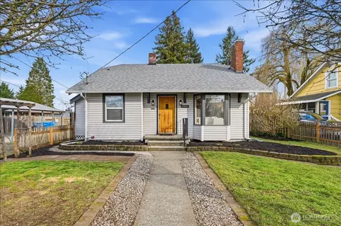 203 17th St NW, Puyallup, WA 98371