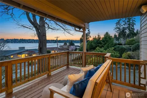 12506 Holmes Point Dr NE, Kirkland, WA 98034