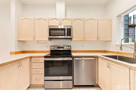 Kitchen - 22619 4th Ave W #3-103, Bothell, WA 98021 photo 4 of 6