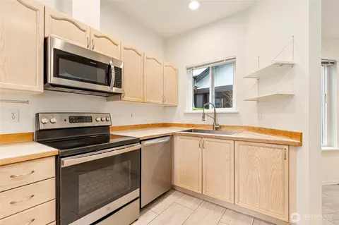 Kitchen - 22619 4th Ave W #3-103, Bothell, WA 98021 photo 5 of 6