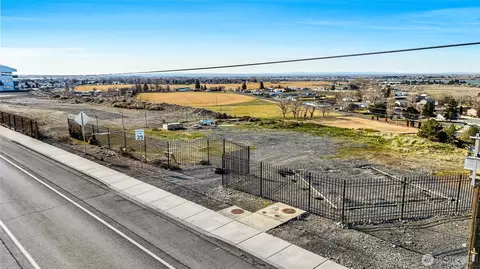 4994 Airway Dr NE, Moses Lake, WA 98837