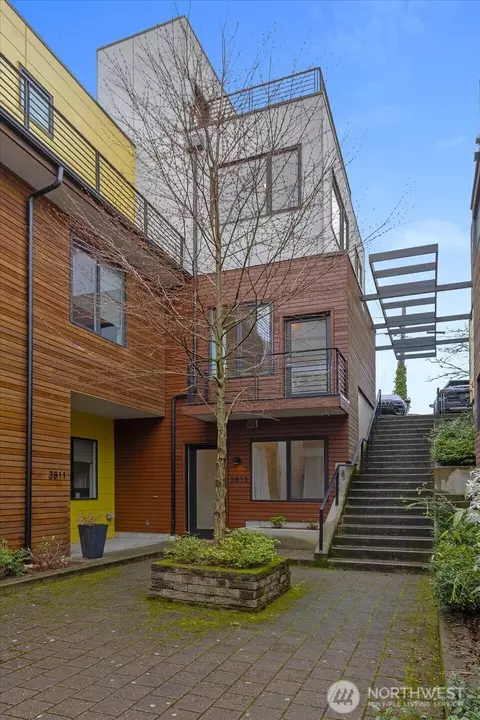 3813 Fremont Ln N, Seattle, WA 98103