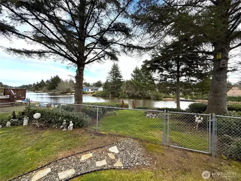 522 Point Brown Ave SE, Ocean Shores, WA 98569