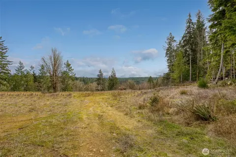1 Larson Ln NW, Seabeck, WA 98380