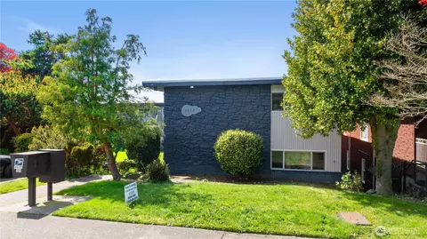 2614 Rucker Ave, Everett, WA 98201