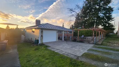20913 3rd Ave S, Des Moines, WA 98198