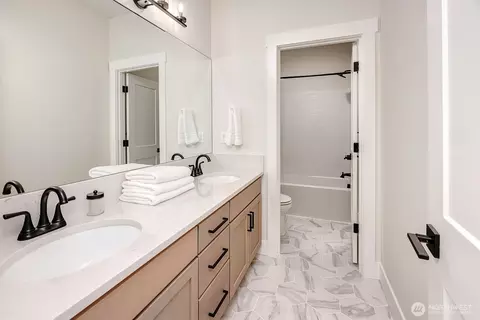 Bath - 12143 NE 170th Pl, Bothell, WA 98011 photo 5 of 7