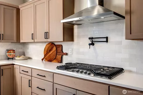 Kitchen - 12143 NE 170th Pl, Bothell, WA 98011 photo 4 of 5