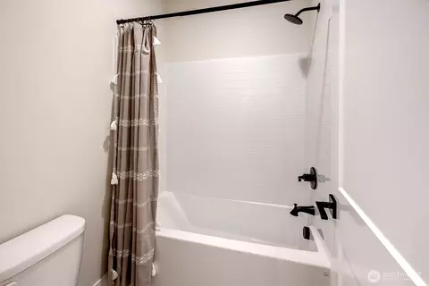 Bath - 12143 NE 170th Pl, Bothell, WA 98011 photo 6 of 7